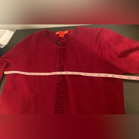 Skyr Large red wool cardigan black detail button - Picture 8 of 9